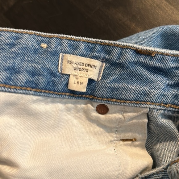 Madewell Light Wash Distressed Relaxed Denim Shorts Size 18W - Picture 3 of 8